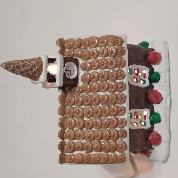 Yuletide Gingerbread House - Picture 6 of 7